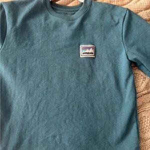 Patagonia women’s teal cropped Crewneck Sweatshirt